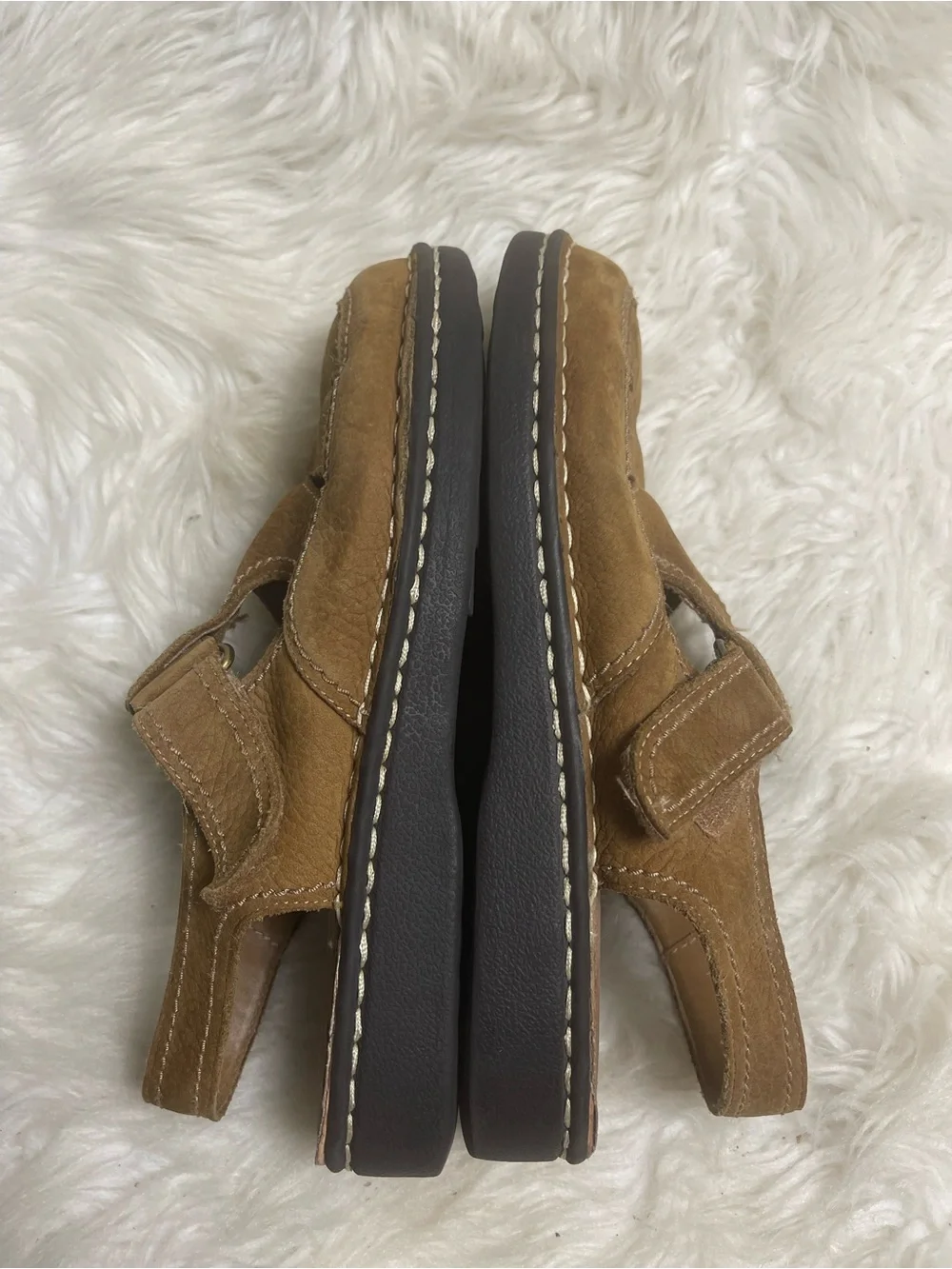 Earth Shoes Brown suede Fisherman Sandals SZ10Padded footbed , adjustable strap